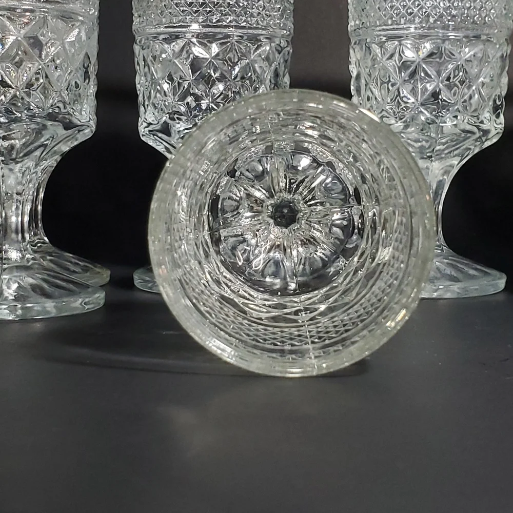 Set of 8 ANCHOR HOCKING Wexford Claret Wine Stemmed Glasses Vintage Drinkware